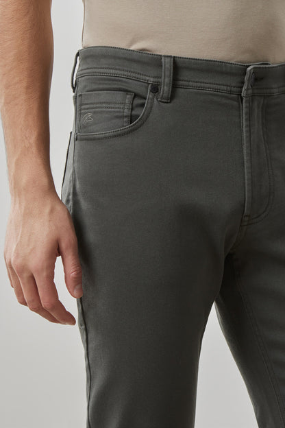 Linear Stretch Pant in Olive