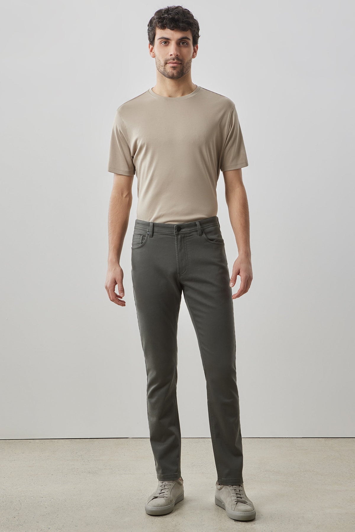 Linear Stretch Pant in Olive