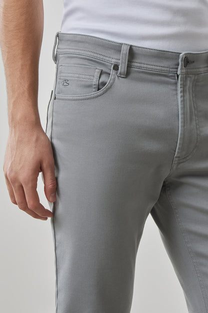 Linear Stretch Pant in Light Grey