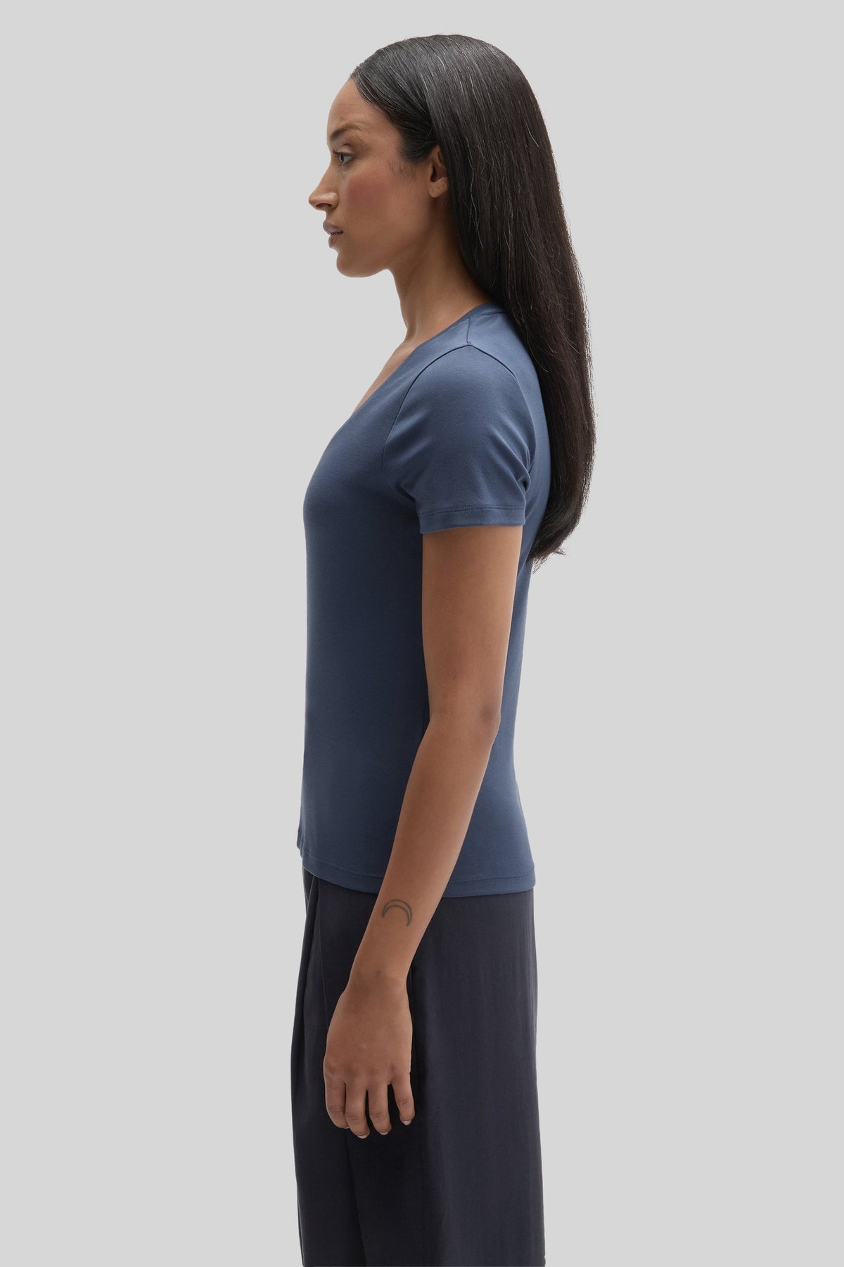 The Barakett Women's V Tee