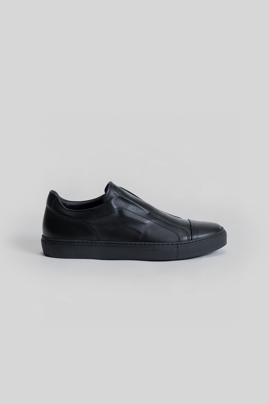 Delta Sneaker
